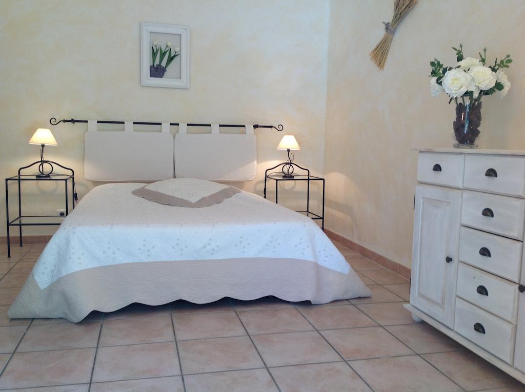 Le Clos des Cigales Roussillon en Isere Habitación foto