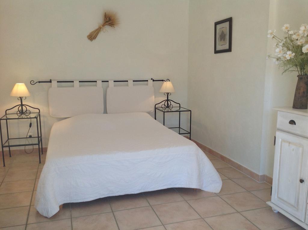 Le Clos des Cigales Roussillon en Isere Habitación foto