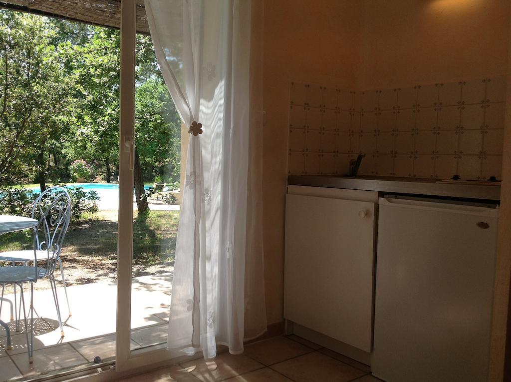 Le Clos des Cigales Roussillon en Isere Habitación foto